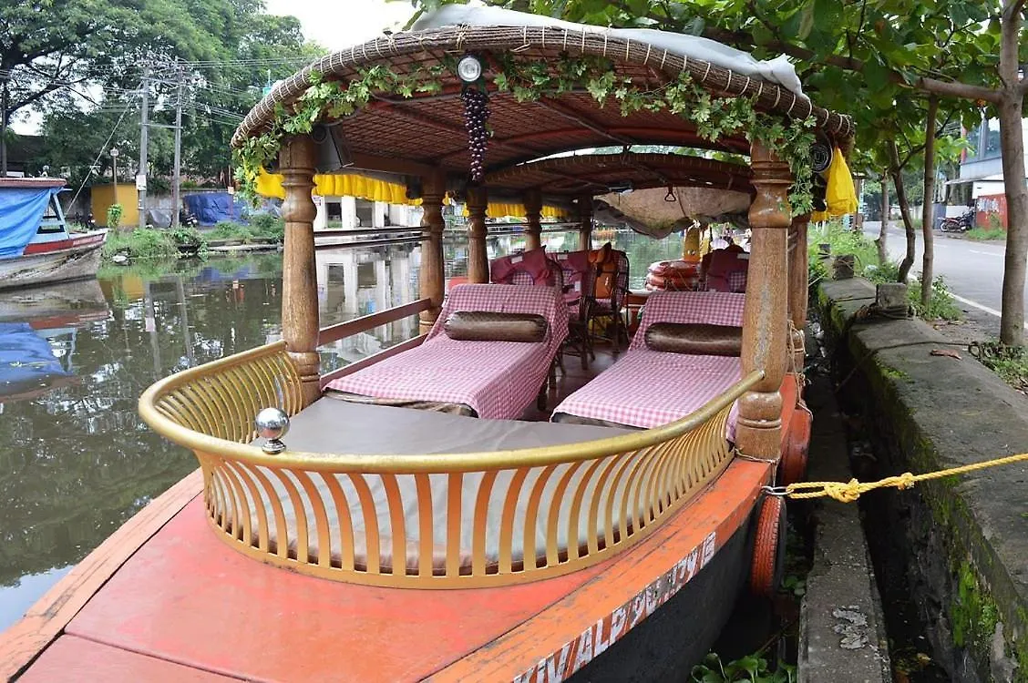 Δωμάτια σε οικογενειακή κατοικία Golden Beach Home Stay Alappuzha Ινδία