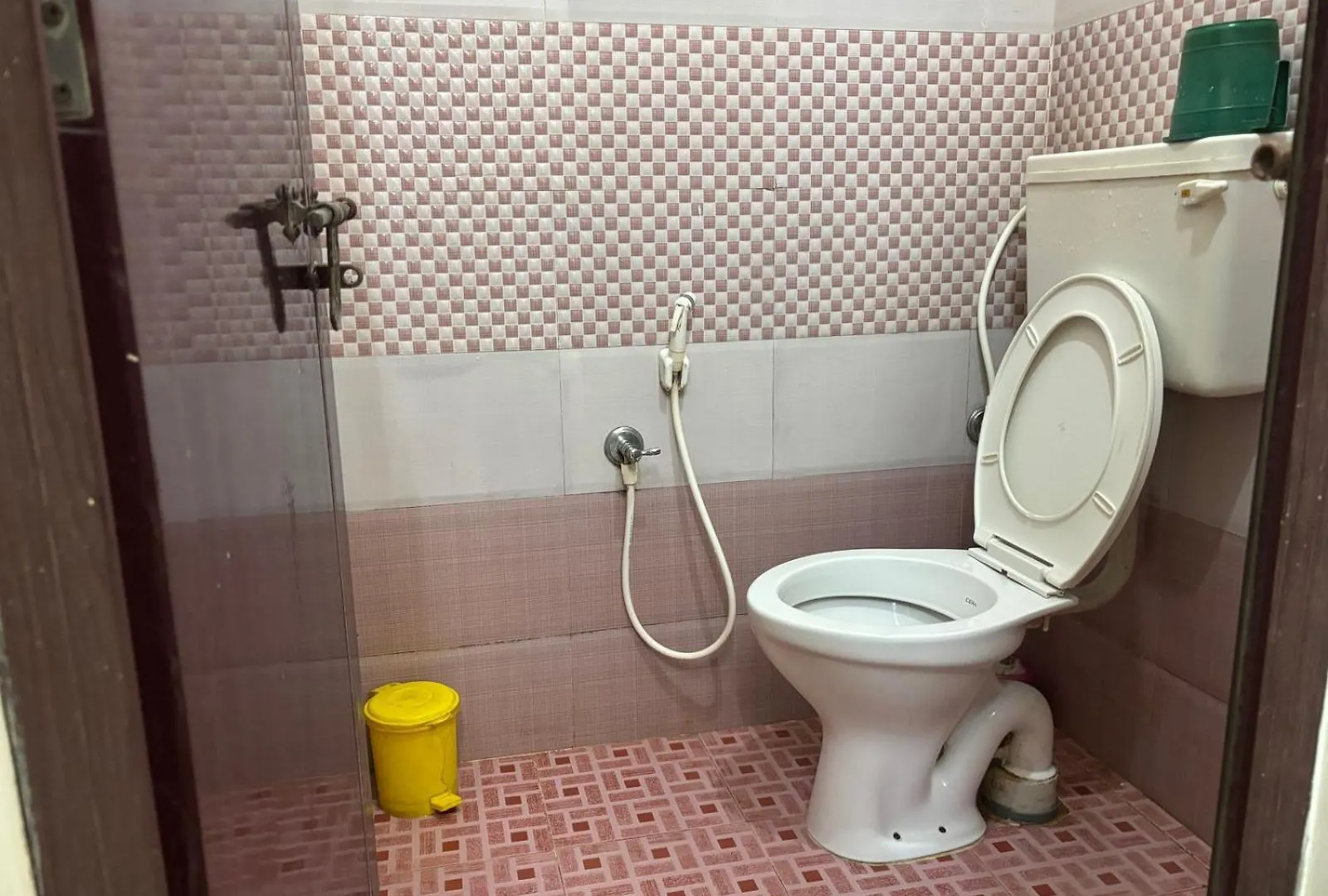 Δωμάτια σε οικογενειακή κατοικία Golden Beach Home Stay Alappuzha