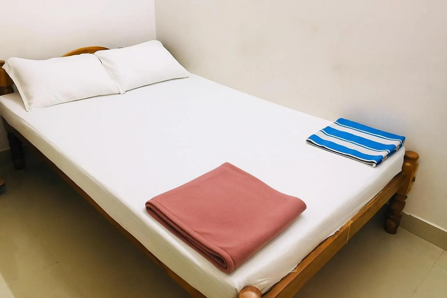 Δωμάτια σε οικογενειακή κατοικία Golden Beach Home Stay Alappuzha
