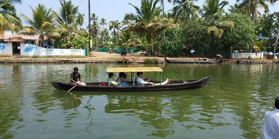 Δωμάτια σε οικογενειακή κατοικία Golden Beach Home Stay Alappuzha